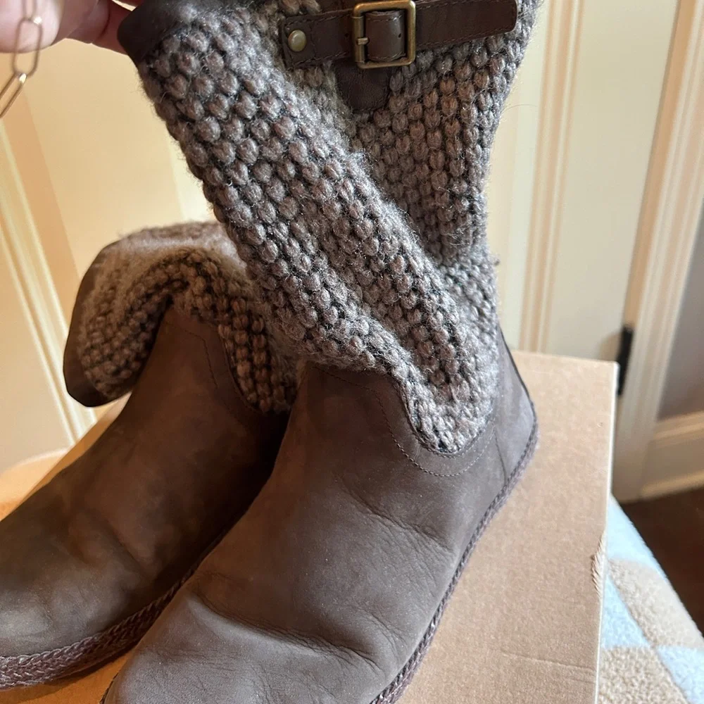 UGG Lyza Dark Brown Boots - Picture 2 of 6